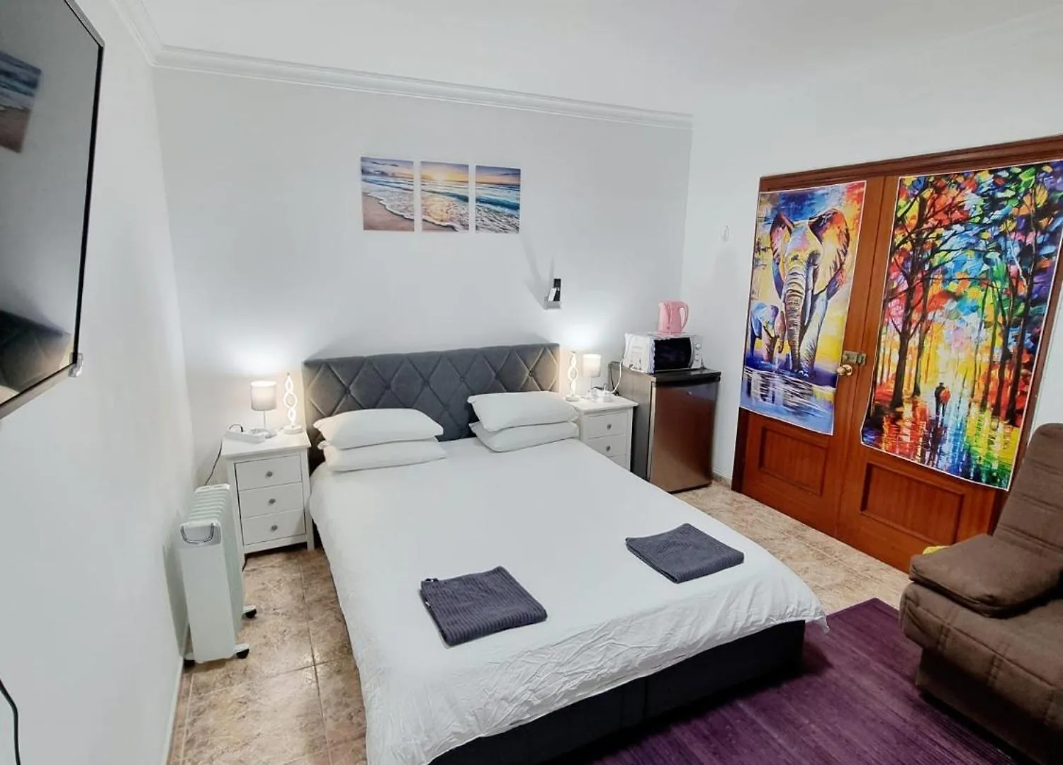 Large Modern Double Room La Línea de la Concepción