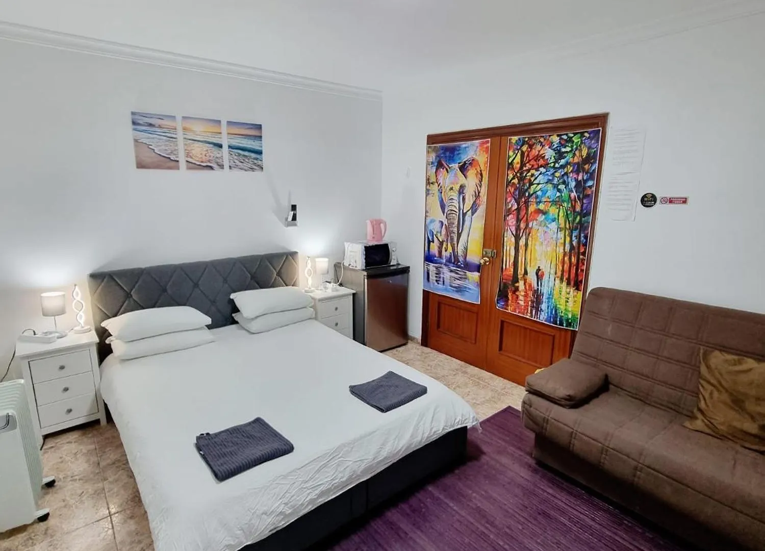 Large Modern Double Room La Línea de la Concepción